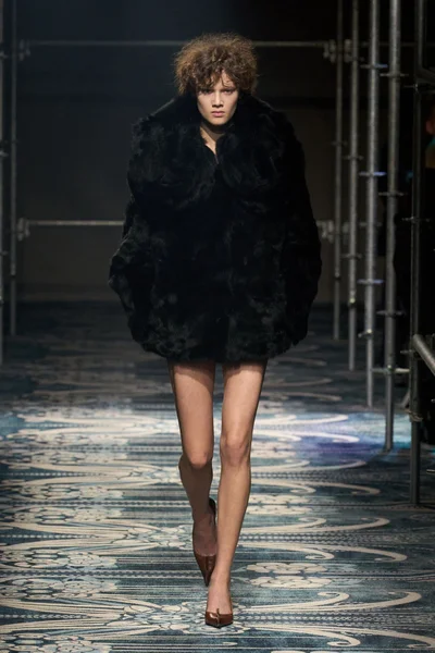 Look 48